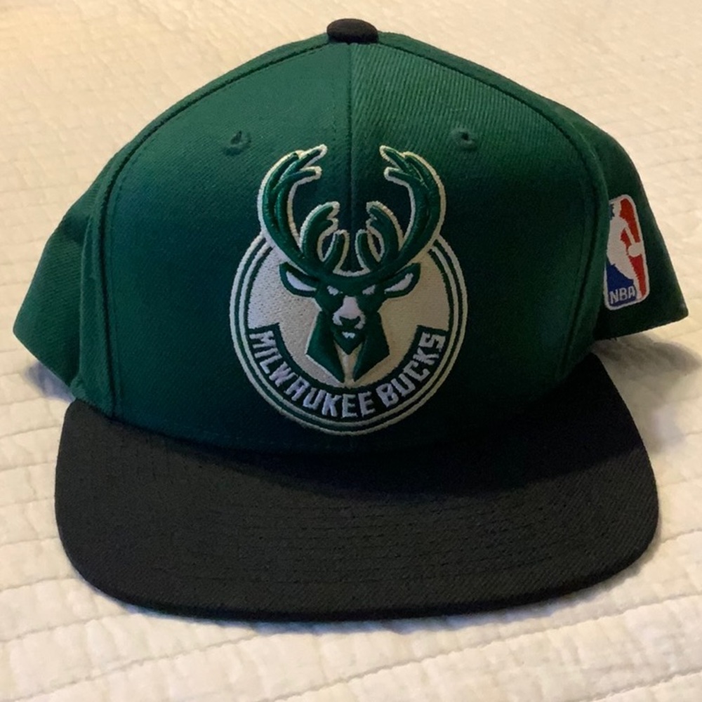 Mitchell & Ness Milwaukee Bucks SnapBack Hat